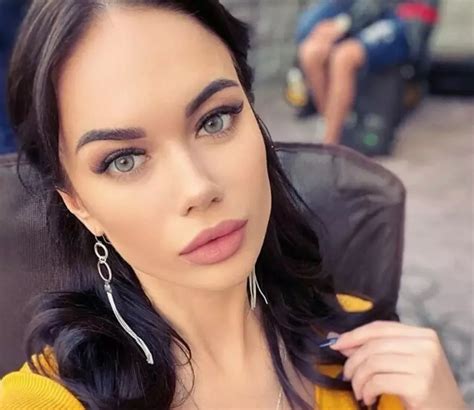 Как выглядела яна кошкина до пластики фото до и после