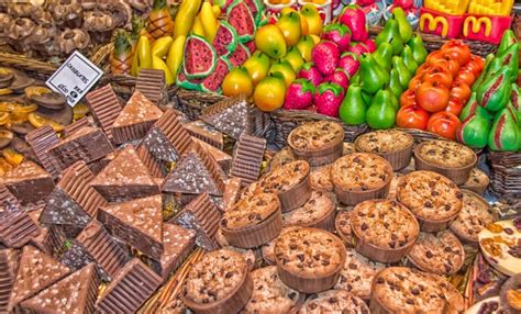 Parada Colorida De Cosas Dulces Imagen editorial - Imagen de alimento ...