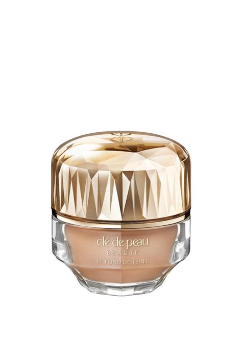 CLE DE PEAU BEAUTE The Foundation - Gold | Editorialist