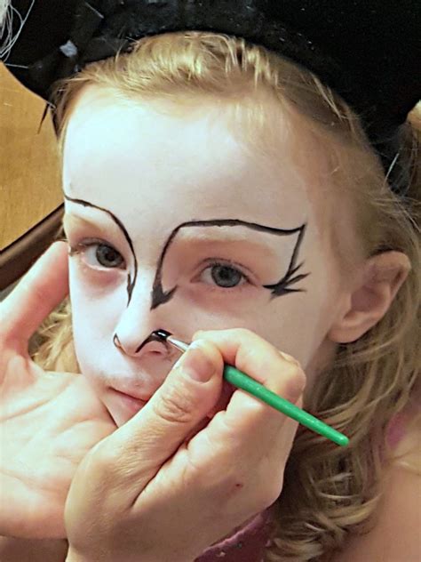 Kitty Cat Face Painting Tutorial - Halloween with Snazaroo