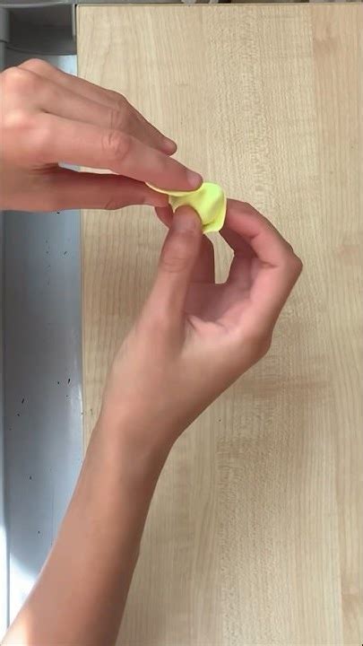 Как сделать круассан из лёгкого пластилина #творчество #легкийпластилин ...