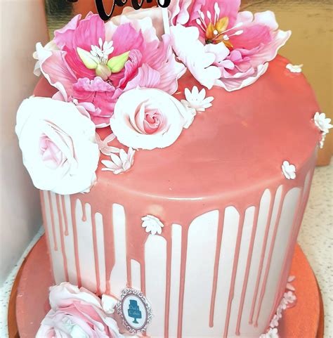 Dee's Cakes & Pastries