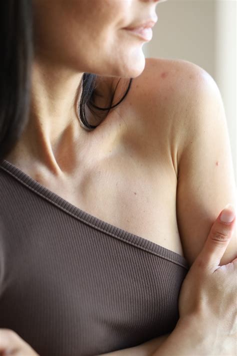 Wart Removal Guide: Home and Medical Options Compared - Claire Mac