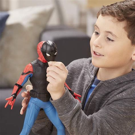 Большая игрушка Hasbro Человек-Паук с броней и оружием 35 см - Spider ...