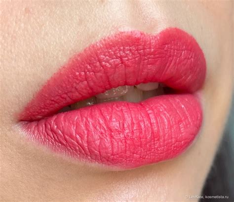 Губная помада МАС Powder Kiss Lipstick в оттенке A Little Tamed 301 ...