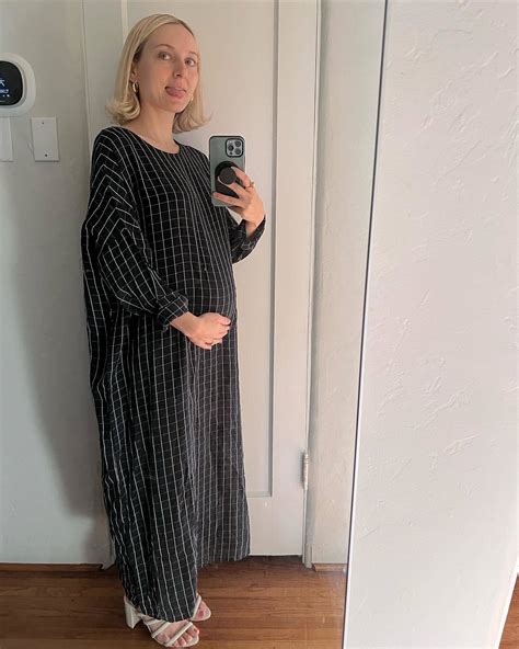 Alexandra Kyle's feet