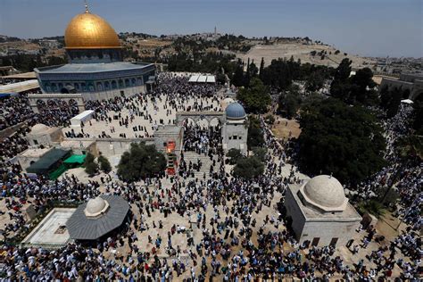 More than 900 Jewish settlers storm Jerusalem’s Al-Aqsa Mosque | Daily