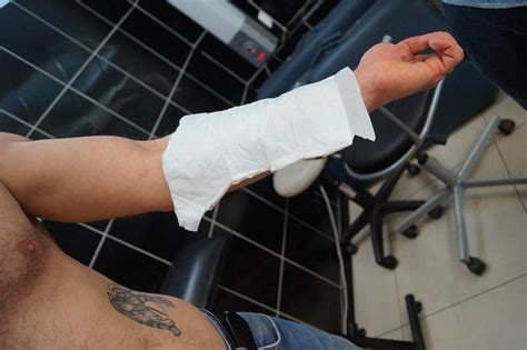 Как ухаживать за татуировкой? Советы профессионалов Tattoo Academy