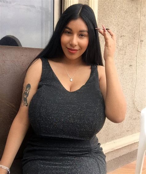 Fernanda Valle aka AmyWinos : r/2busty2hide