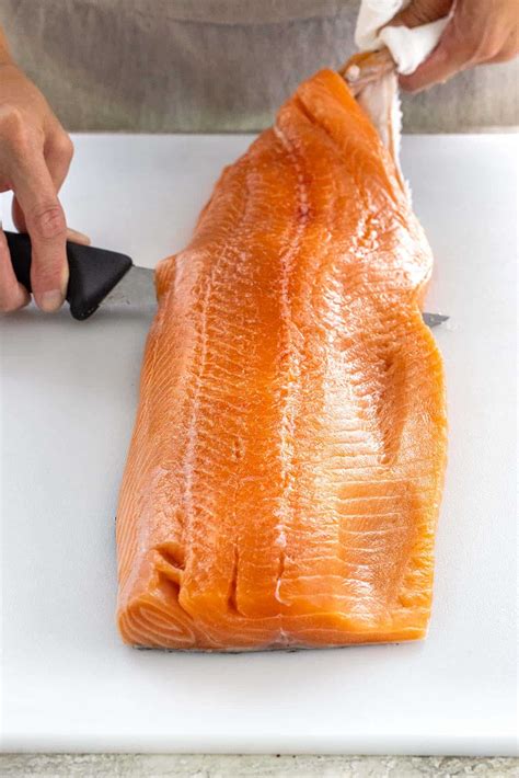 A Step-by-Step Guide to Skinning Raw Salmon Like a Pro