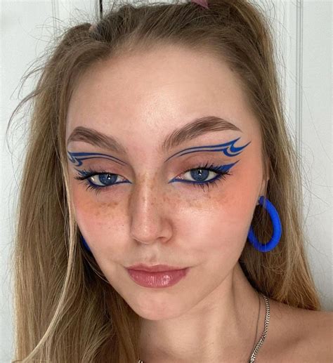 Пин на доске Makeup | Белая подводка для глаз, Идеи макияжа, Макияж ...