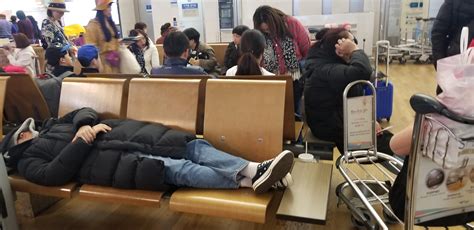 This guy at a full seating area in the airport : r/trashy