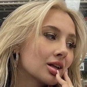 xomorris - Age, Bio, Family | Famous Birthdays