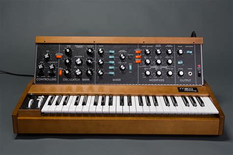 Test: Moog Minimoog Reissue Model D, Synthesizer - AMAZONA.de