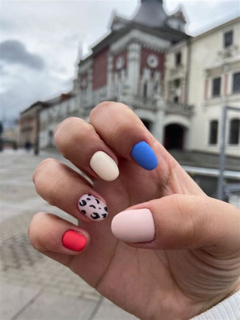 Маникюр осенний яркий овальные ногти | Nails, Beauty