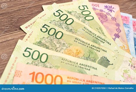 notas monetarias da moeda argentina  peso argentino ars foto de stock