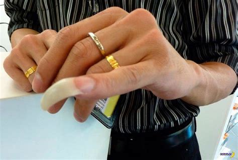 Зачем мужчины отращивают ноготь на мизинце: значение