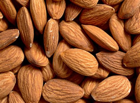 Amande : valeurs nutritives, calories, bienfaits & recettes
