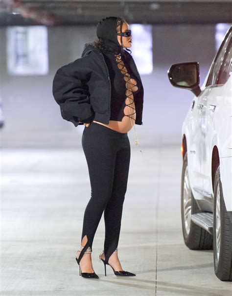 Rihanna Braless Breasts - Hot Celebs Home