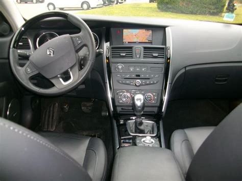 RENAULT LATITUDE (01/2011) - WHITE - lieu: