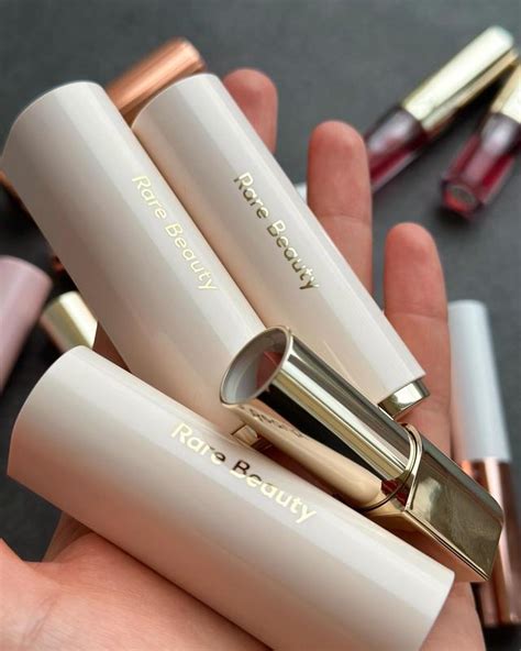 Матова помада rare beauty kind words matte lipstick. — цена 550 грн в ...