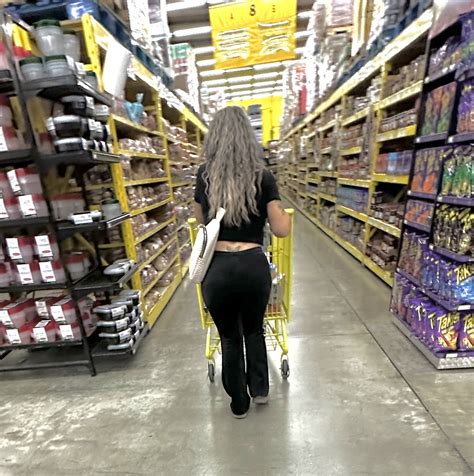 Sexy blonde milf latina with fat ass bbl (keep swiping) oc - Spandex