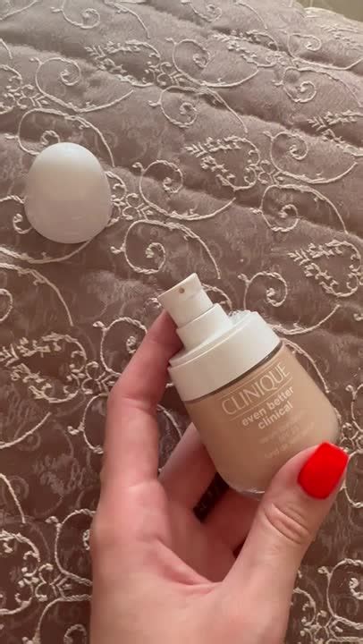 CLINIQUE Тональный крем Even Better Clinical купить по цене 4480₽ в ЛЭТУАЛЬ