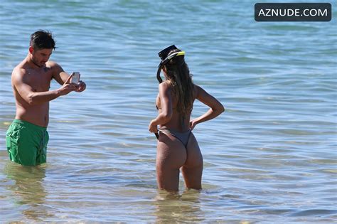 Sofia Jamora Sexy Model Enjoying Her Vacation in Hawaii - AZNude