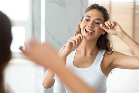 How to Floss - Different Ways to Floss Your Teeth