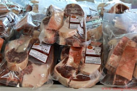 Үхрийн ястай мах 7700 төгрөг, хонины ястай махыг 6700 төгрөгөөр ...