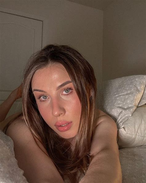 DeLuXeGirL Age, Career, Family, Height and Bio - Socials Girl