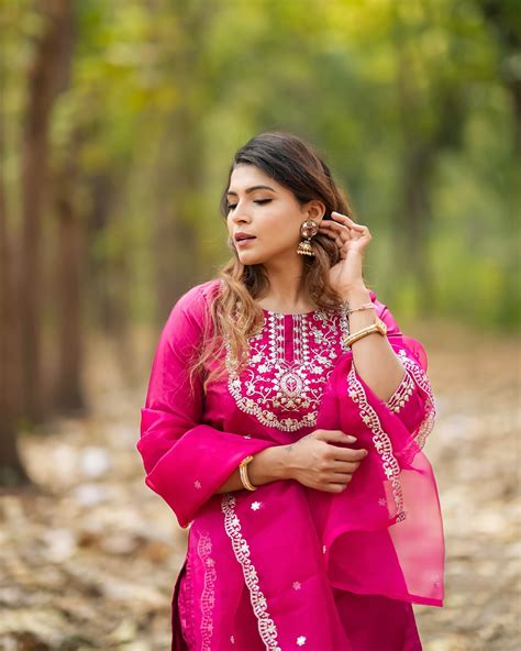 Tanya Chaudhari | Time to sculpt those abs 🔥 . . . . . . Outfit @newme