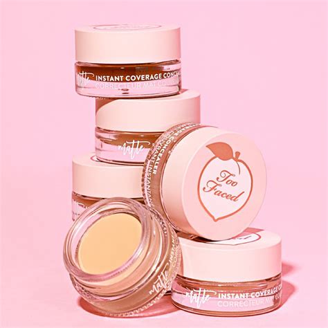 Peach Perfect Instant Coverage Concealer - Plně krycí korektor z TOO