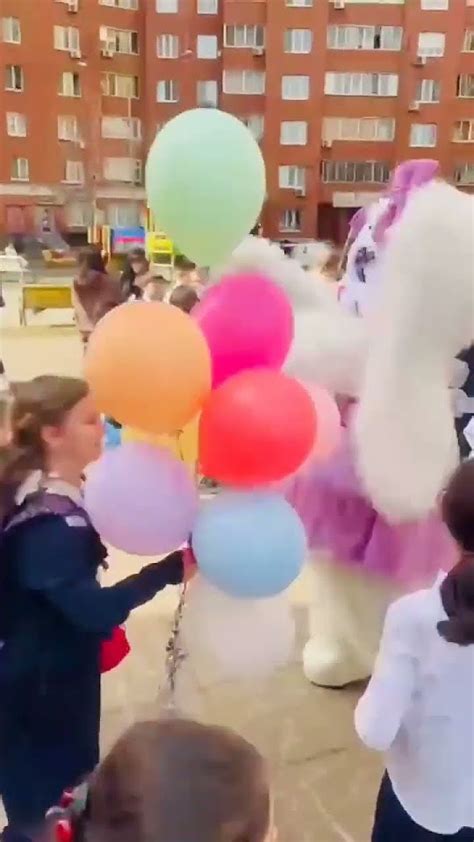 Лейла (феечка Винкс) отметила день рождения с зайкой и одноклассниками ...