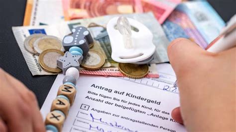 kindergeld auszahlung  ab sofort erhalten eltern mehr geld