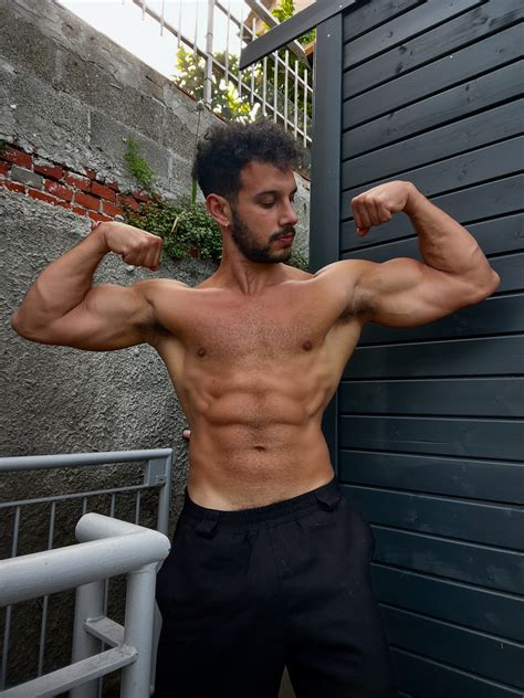 Beeboy (@johnnyrichs_reels) • Instagram photos and videos