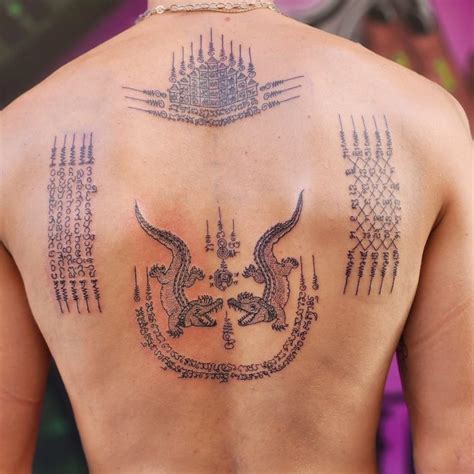 38+ Stand-Out Back Tattoo Designs for Men Ready to Level Up Their Style ...