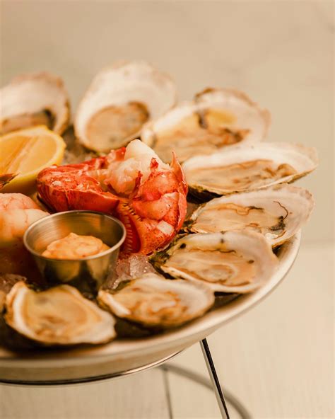 $1 Oysters at State Street Provisions [01/01/25]