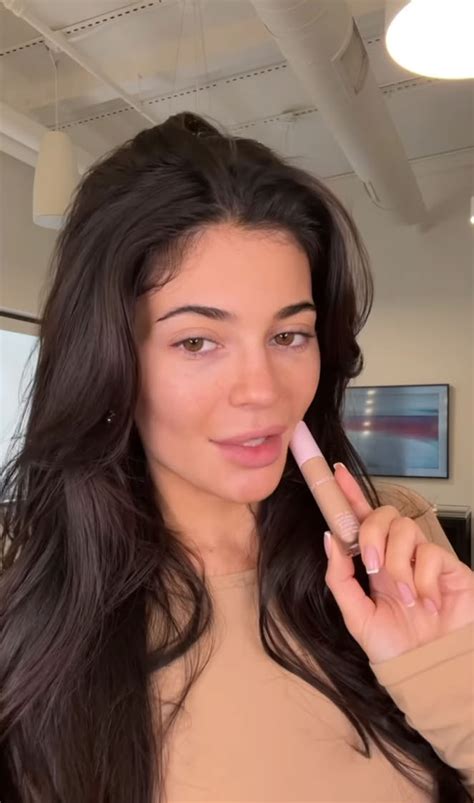 simple nye makeup looks 2024 3