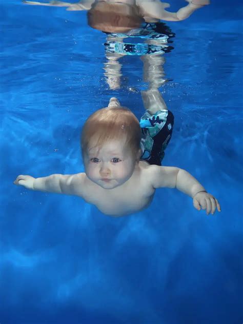 The benefits of learning to swim at a young age - Chilling with Lucas