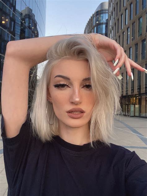 Каре платиновый блонд | Idee per capelli, Capelli e trucco, Capelli