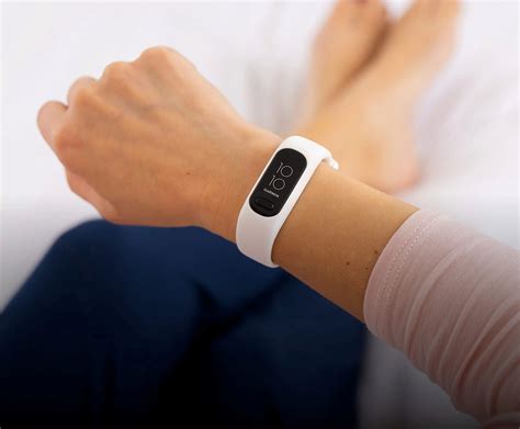 What Fitness Tracker Is Slim Wrists | Runningshorts