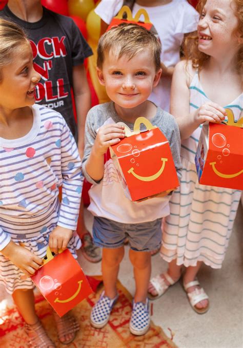 Eat your heart out! A Party with Burgers & Fries – Oh My! – Beijos