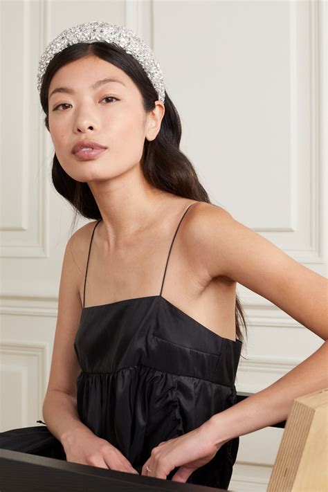 Choosing the right accessories for your wedding hairdo Indian