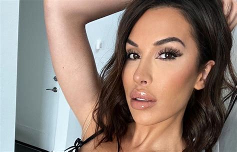 Savanna Santos - Bio, Age, Height, Wiki | Models Biography