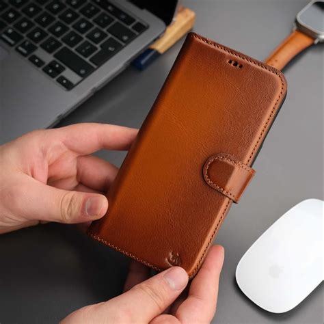 Casper iPhone 17 Pro Leather Wallet Case – MagSafe Compatible – TORONATA
