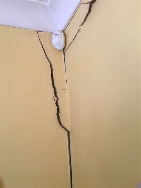 Cracking | Building & Structural Consultants Ltd.
