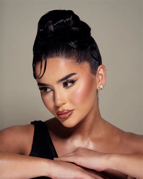 Grooming experts explain how to maintain a sleek hairstyle for men straight 15