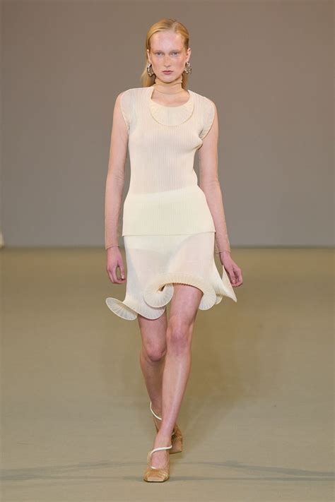 The 7 Major Spring 2025 Trends, According to Milan Fashion Week | Who ...