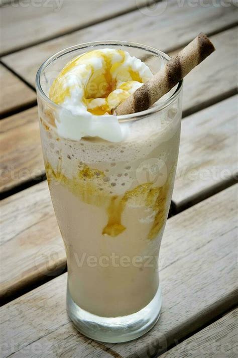 caramel choco float drink  stock photo  vecteezy